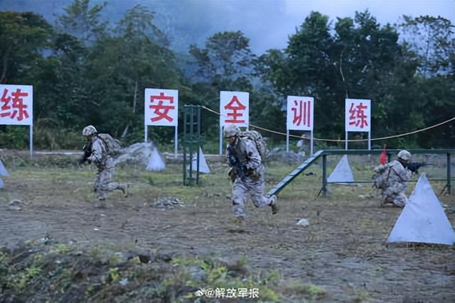 西藏军区某边防团开展新年度军事训练-2.jpg