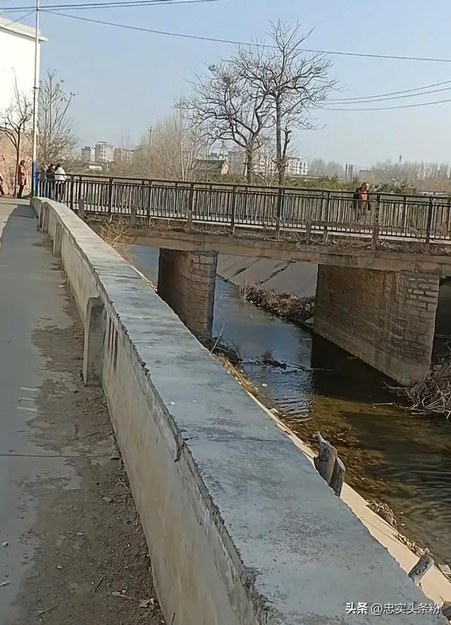 后续！河南12岁落水男孩找到，现场家属哭天喊地，本地人详述经过-11.jpg
