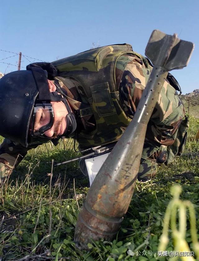 军事科普角：为什么射击后未爆的炮弹不许乱动？-2.jpg