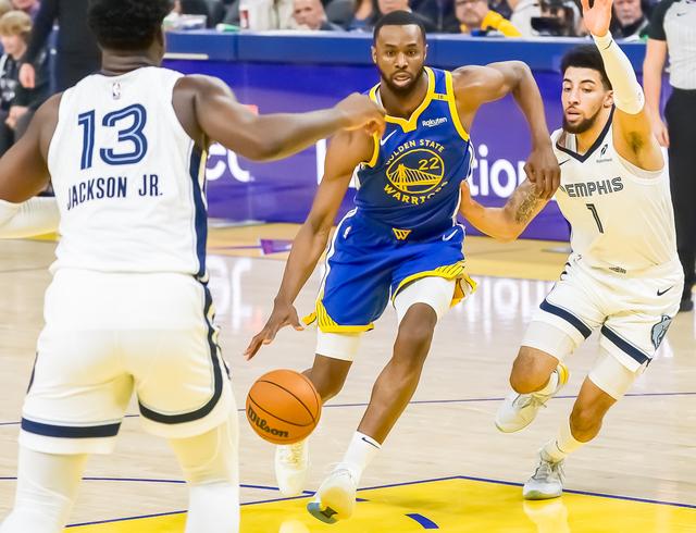 （体育）篮球——NBA常规赛：勇士胜灰熊-1.jpg