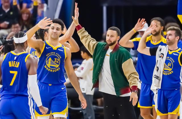 （体育）篮球——NBA常规赛：勇士胜灰熊-6.jpg