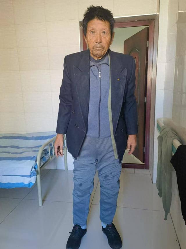 银川市寻亲：七旬老人被救助，自述叫王中，穿黑色西装-1.jpg