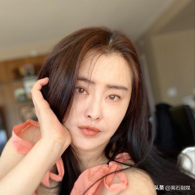 不工作不拍戏，在温哥华住16年的王祖贤，她的收入都是从何而来？-3.jpg