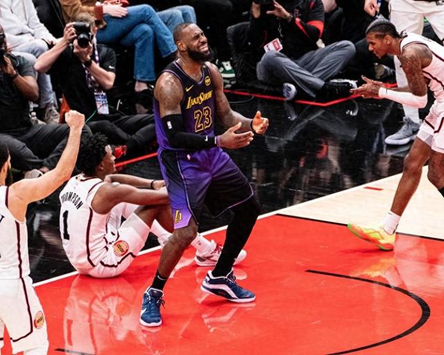 篮球——NBA常规赛：火箭胜湖人-1.jpg