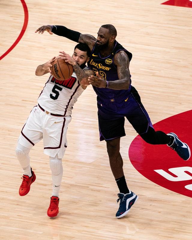 篮球——NBA常规赛：火箭胜湖人-3.jpg