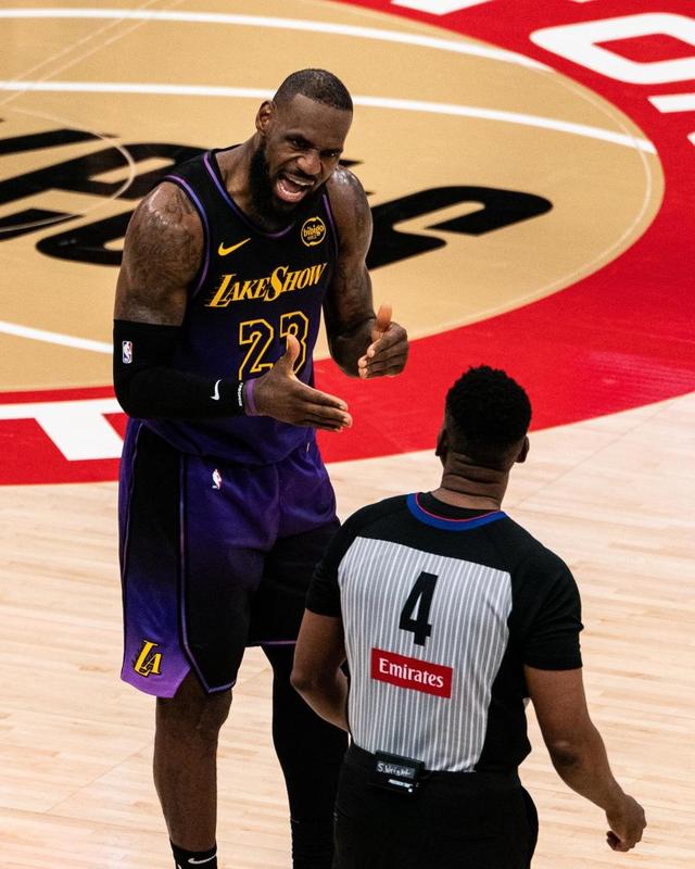 篮球——NBA常规赛：火箭胜湖人-2.jpg