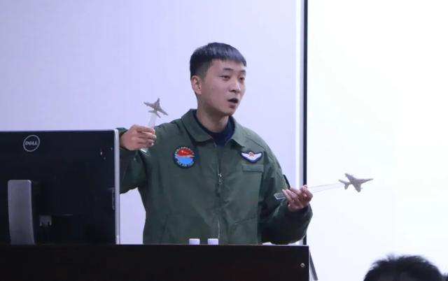 新年度军事训练！以战斗姿态升空-3.jpg