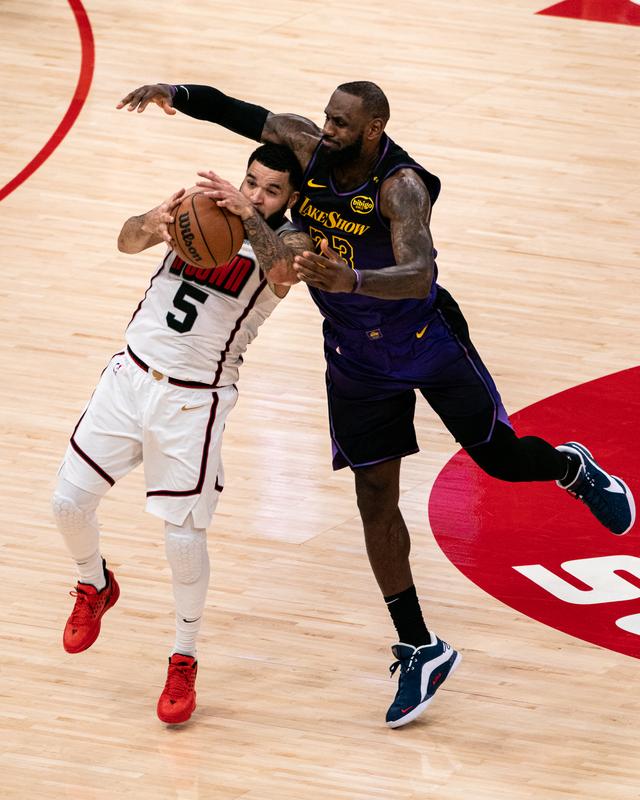 （体育）篮球——NBA常规赛：火箭胜湖人-3.jpg