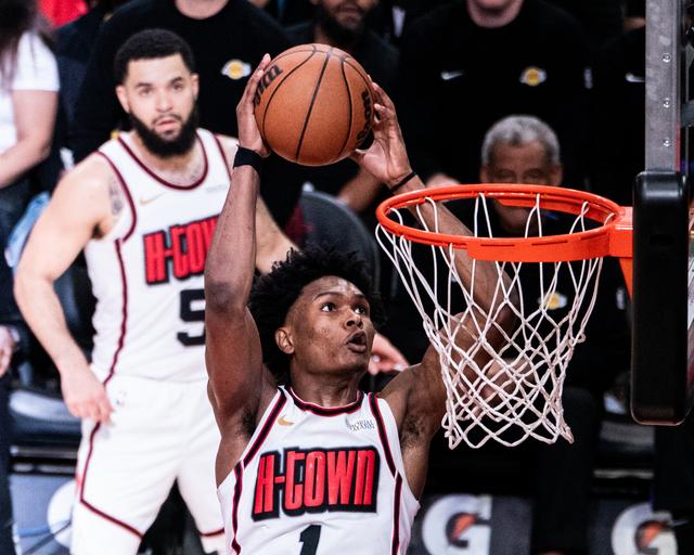 （体育）篮球——NBA常规赛：火箭胜湖人-4.jpg