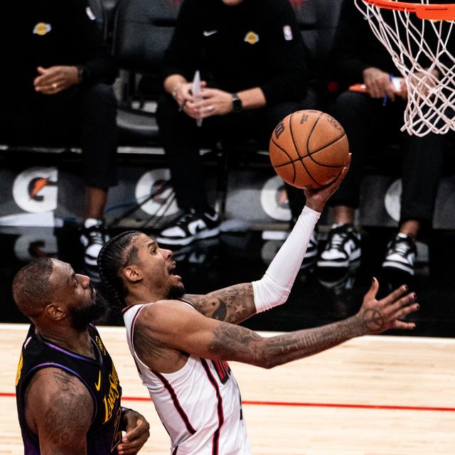 （体育）篮球——NBA常规赛：火箭胜湖人-8.jpg