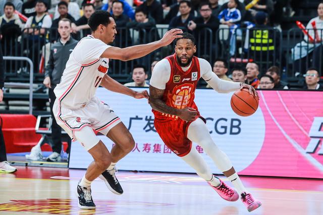 #（体育）篮球——CBA常规赛：广东东阳光胜深圳马可波罗-11.jpg
