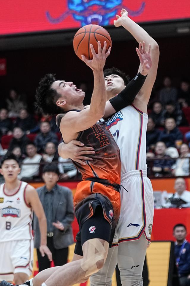 （体育）篮球——CBA常规赛：山东高速胜南京头排苏酒-6.jpg
