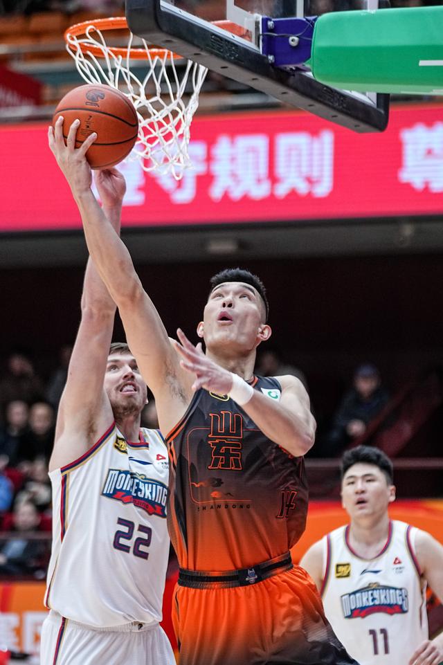 （体育）篮球——CBA常规赛：山东高速胜南京头排苏酒-11.jpg