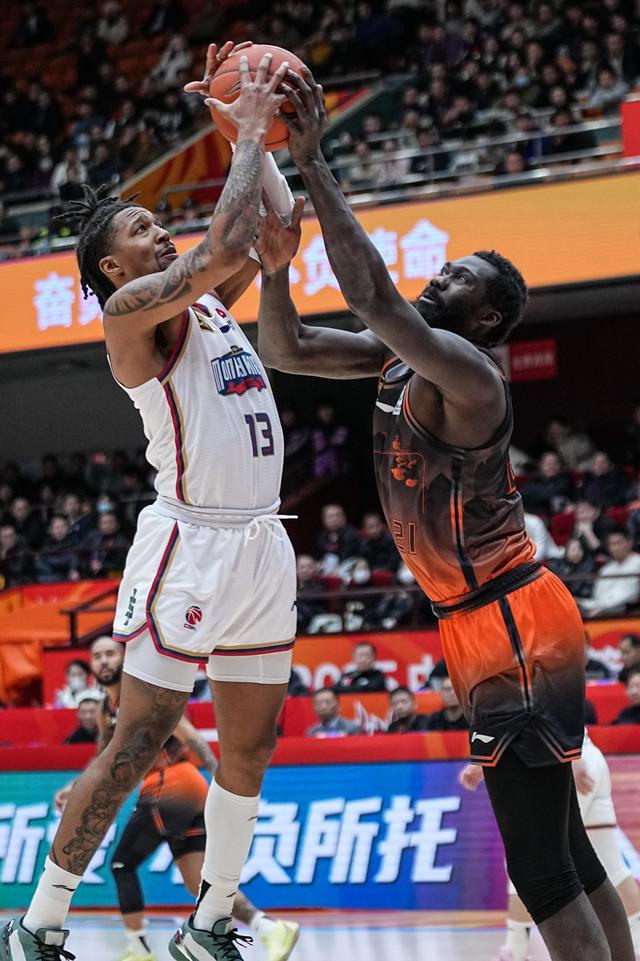 （体育）篮球——CBA常规赛：山东高速胜南京头排苏酒-13.jpg