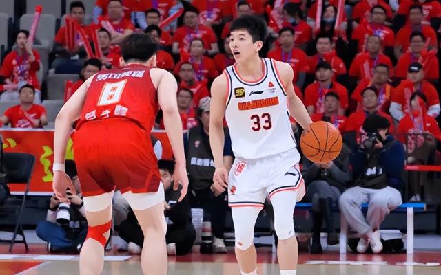 广东险胜深圳！徐杰关键抛投，小外40+14，没想到他打这么好-5.jpg