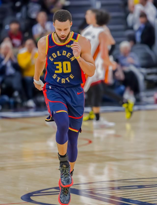 （体育）篮球——NBA常规赛：勇士不敌热火-5.jpg